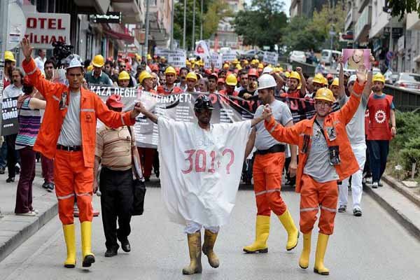Somalı Madenciler Meclis'e Yürüdü