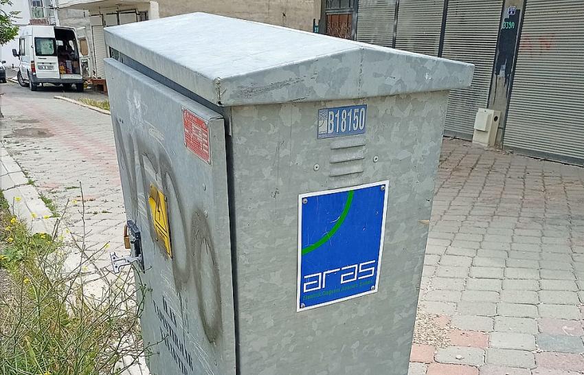 Aras EDAŞ Pano Kilitlerinin Çalınması Nedeniyle Sıkıntı Yaşıyor