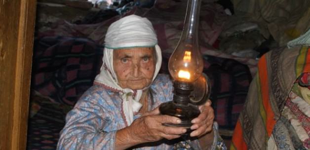 88 Yıldır Elektriksiz Yaşıyor!