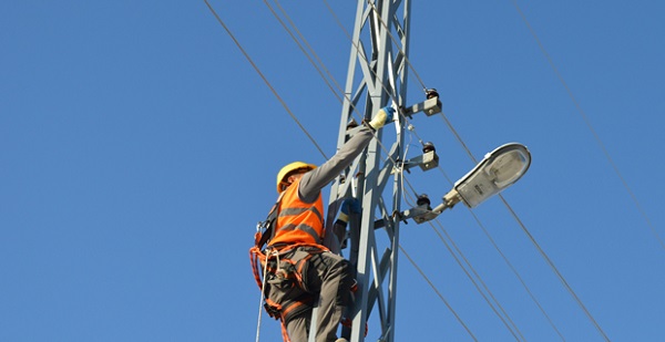 Aydınlatma Arızasını Zamanında Gidermeyen Şirketler Yandı