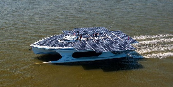 Güneş Enerjisi ile Çalışan Dünyanın En Büyük Gemisi