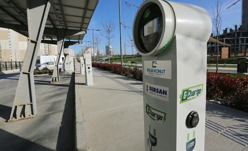 Başakşehir Belediyesi Parklara Elektrikli Şarj istasyonu Kurmaya Başladı
