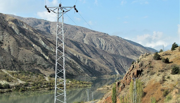 Çoruh EDAŞ 30 Yıllık Enerji Nakil Hattını Yeniledi