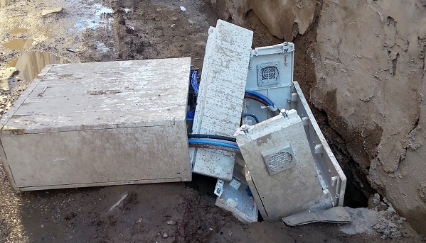 Kaçak Kullanamayınca DEDAŞ'ın Elektrik Panolarına Saldırdılar