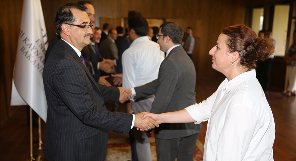 Enerji Bakanı Dönmez Personelleriyle Bayramlaştı
