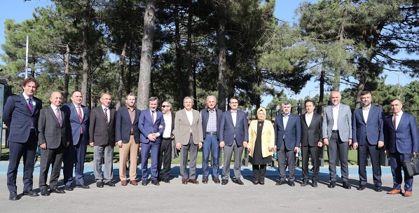 Bakan Dönmez Belediye Başkanları ile Buluştu