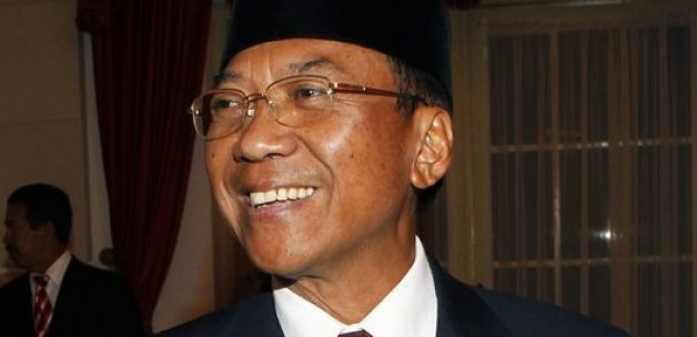 Yolsuzlukla Suçlanan Enerji Bakanı istifa Etti!