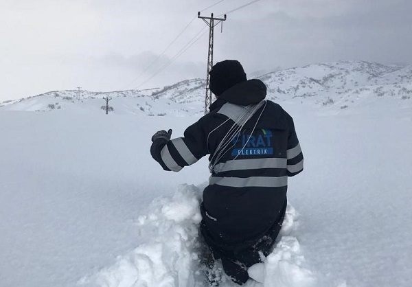 Fırat EDAŞ Ekipleri Kar Kış Dinlemiyor