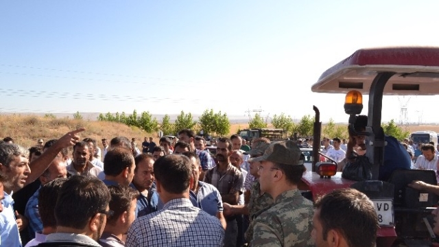 Taşeron işçiler Ekmek İçin Yol Kesti