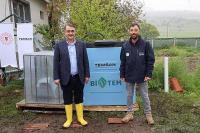 Bakan Dönmez Çiftçiye TEMSAN Tarafından Üretilen BİOTEM Hediye Etti