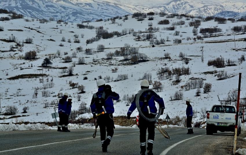 Fırat EDAŞ Ekipleri Doğu Anadolu'nun Soğuğuna Meydan Okuyor