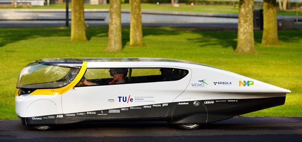 Güneş Enerjili Araba 560 Km Gitmeyi Başardı!