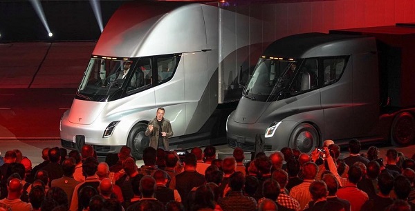 TESLA'nın Elektrikli Tırı 1.5 Milyon KM Yol Yapacak