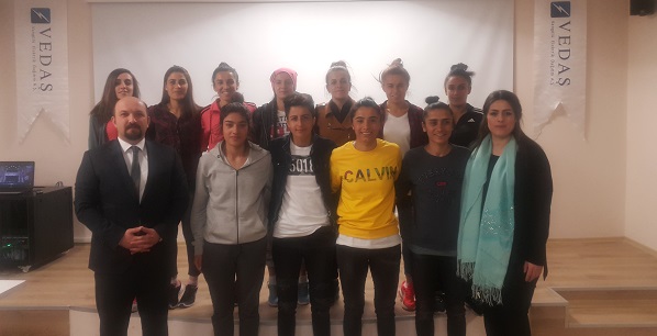 VEDAŞâ€™tan Hakkarispor'lu Kadın Futbolculara Moral