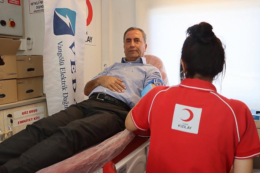 VEDAŞ Çalışanlarından Kızılay'a Kan Bağışı