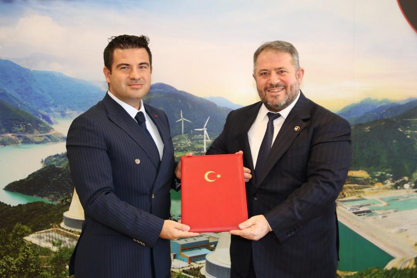 Alaçatı'ya Yerli Rüzgar Elektrik Santrali Kuruluyor