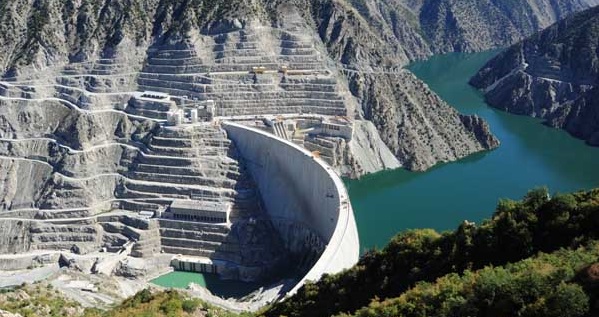 Deriner HES'ten Üretilen Elektrik 2 Milyar Kilovat Saati Geçti