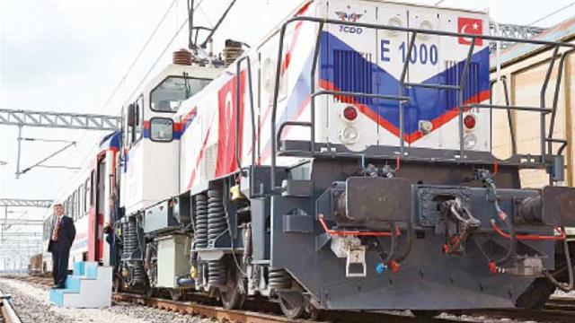 Milli Elektrikli Tren Raylara indi