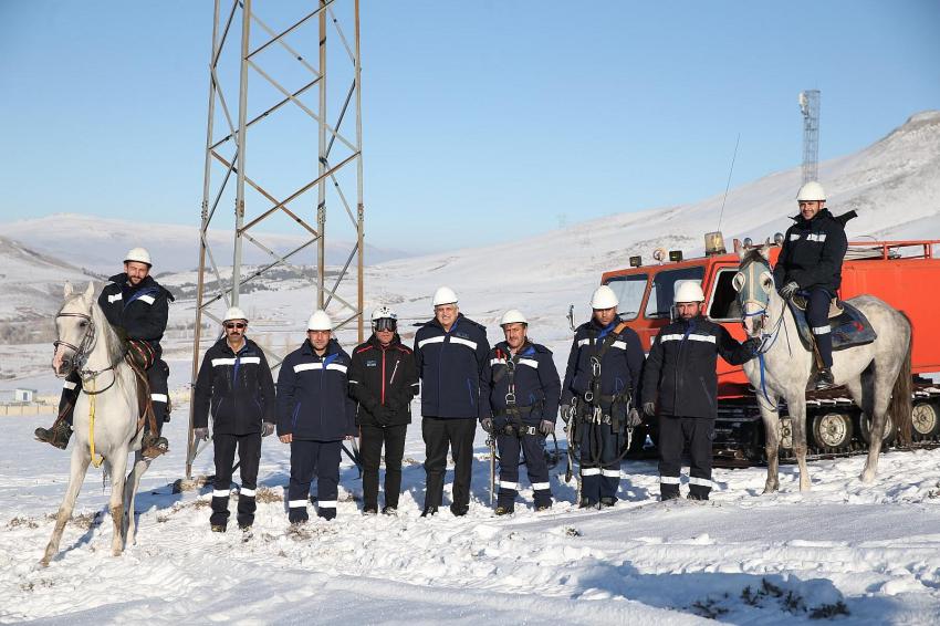 Aras EDAŞ Ekipleri Arızalara Atla Müdahale Ediyor