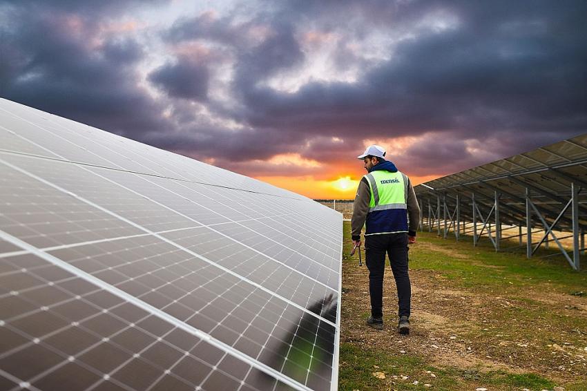 Mensis Enerji Merkas GES'i Faaliyete Geçirdi