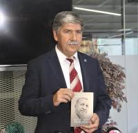TEİAŞ Bölge Müdürü Ahmet Saraç Cumhurbaşkanı Erdoğan'ın Kitabını Dağıttı