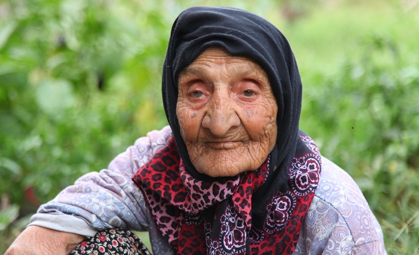 Limak Enerji Zafer Bayramıâ€™nı En Yaşlı Abonesi Fatma Nine ile Kutladı