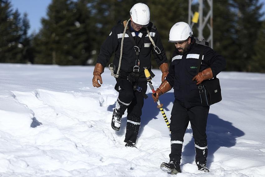 UEDAŞ Ekipleri Kesintisiz Enerji İçin 7/24 Kar Nöbetinde