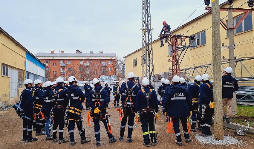 VEDAŞ Çalışanlarına Yüksekte Çalışma Eğitimi