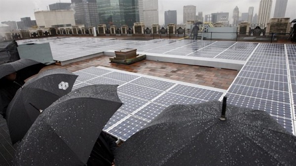 Yağmur Suyunu Enerjiye Çevirebilen Güneş Enerjisi Paneli Üretildi